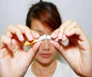 Dejar de fumar usando EFT | Cliente utiliza el cigarrillo para autocastigarse